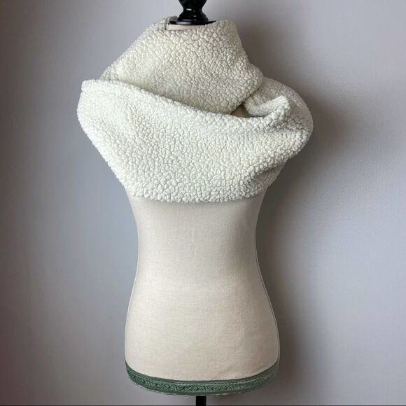 BDG Solid White Ivory Sheep Soft infinity Heavyweight Scarf one size - Picture 7 of 7